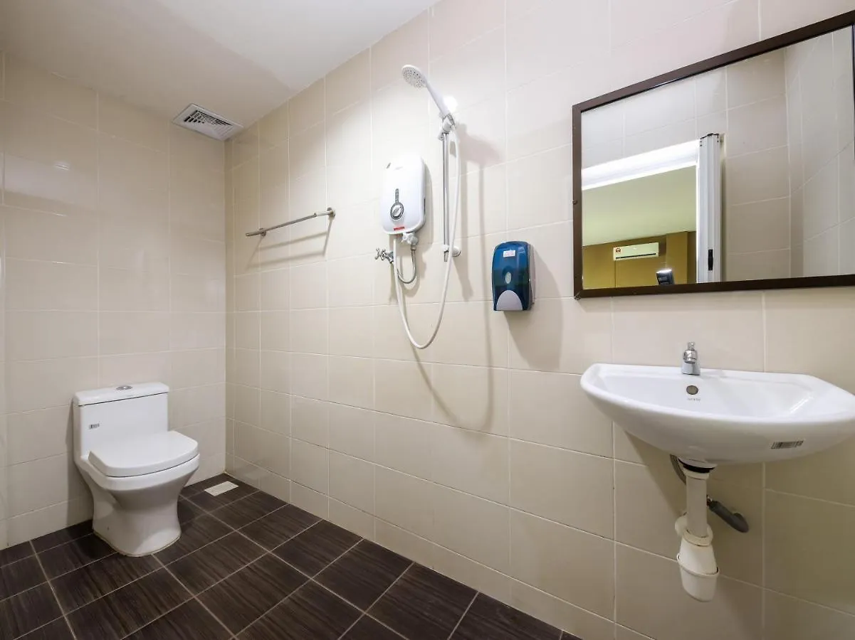 Oyo 89839 Riaz Hotel Malacca 2*,